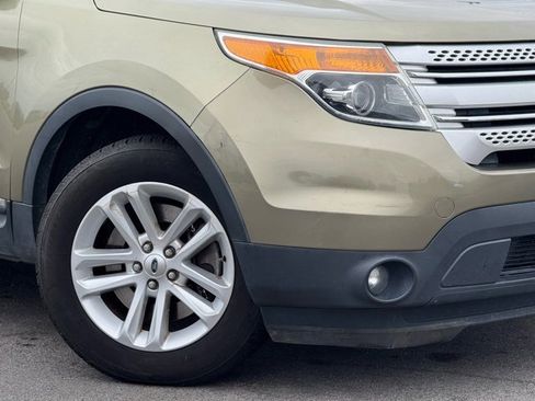 Used 2013 Ford Explorer XLT image 2