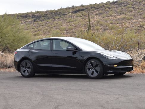 Used 2023 Tesla Model 3 Standard Range RWD image 3