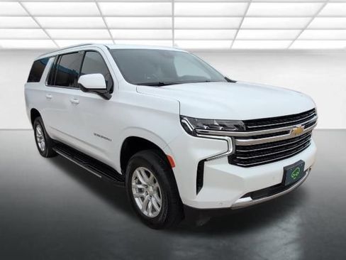 Used 2024 Chevrolet Suburban LT RWD image 1
