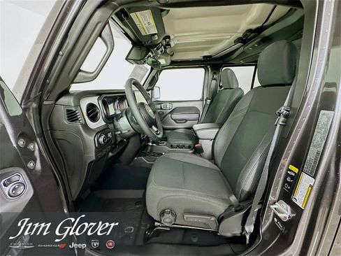 New 2025 Jeep Gladiator Sport image 22