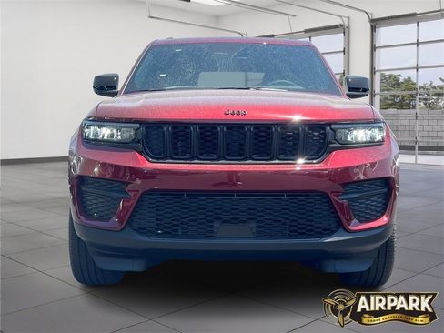 New 2025 Jeep Grand Cherokee Altitude image 5