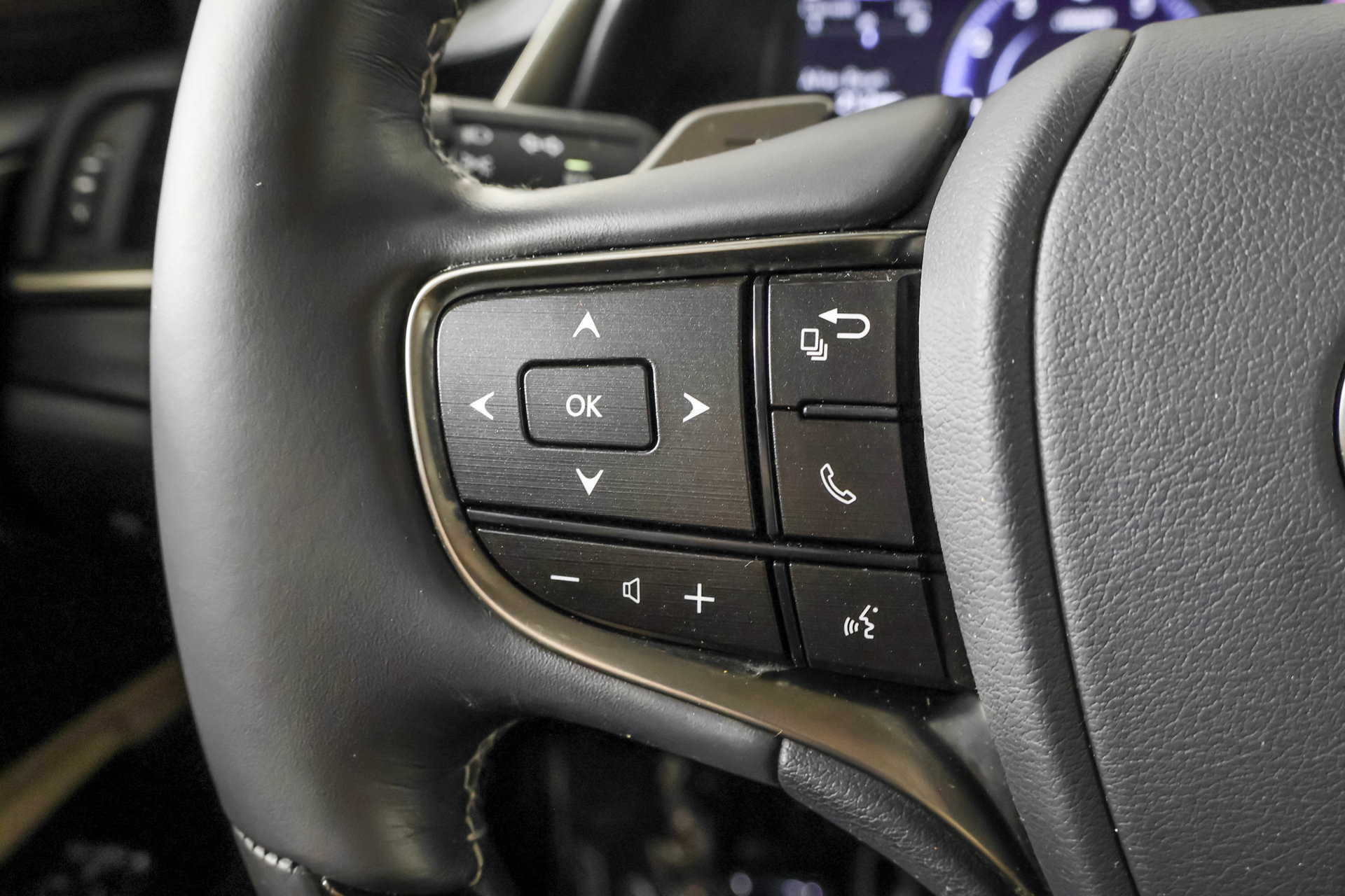 Used 2020 Lexus ES 350 w/ Luxury Package FWD image 30