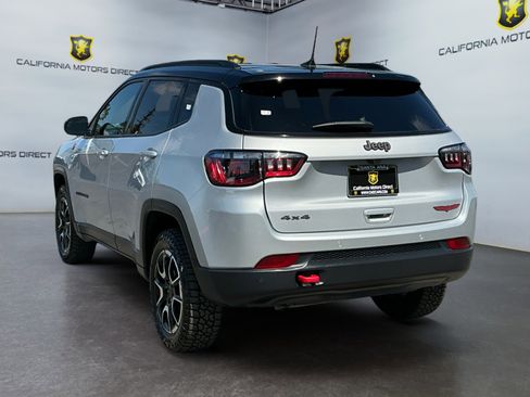 Used 2025 Jeep Compass Trailhawk AWD/4WD image 7