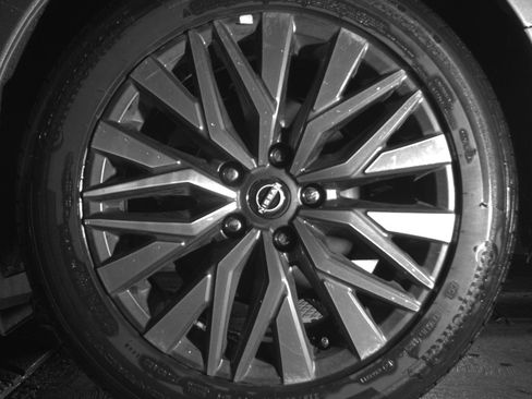 Used 2025 Nissan Altima 2.5 SV FWD image 14