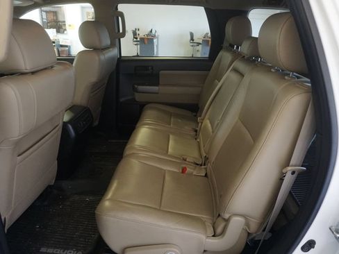 Used 2017 Toyota Sequoia SR5 w/ Premium Package AWD/4WD image 21