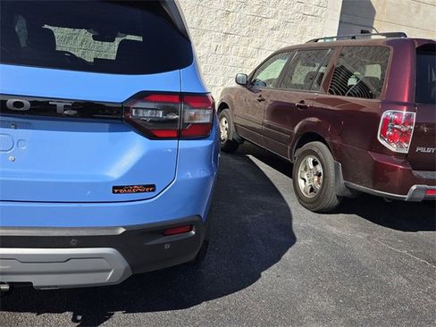 Used 2024 Honda Pilot TrailSport image 8