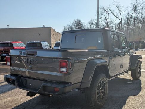 Used 2022 Jeep Gladiator Sport image 5