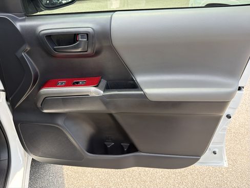 Used 2022 Toyota Tacoma SR5 w/ Technology Package RWD image 15
