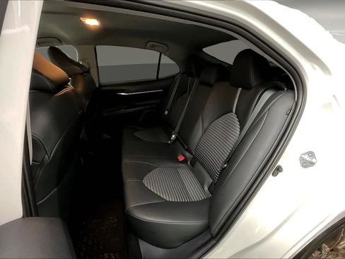 Used 2024 Toyota Camry SE image 29