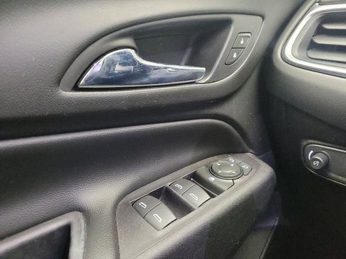 Used 2018 Chevrolet Equinox LT image 27