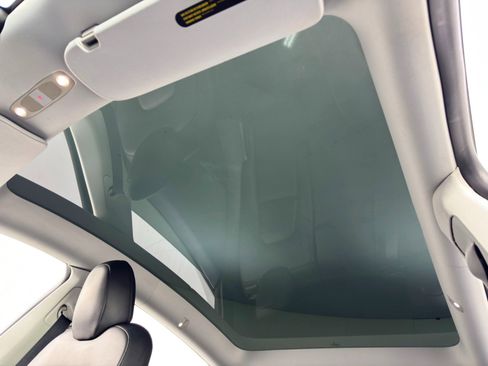 Used 2020 Tesla Model Y Performance image 11