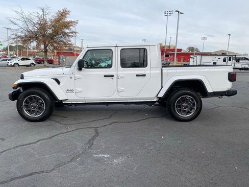 Used 2023 Jeep Gladiator Overland image 4