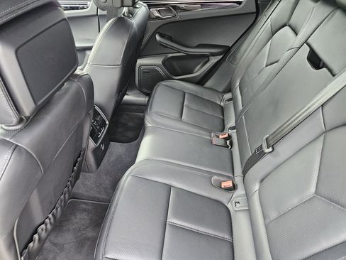 Certified 2025 Porsche Macan image 28