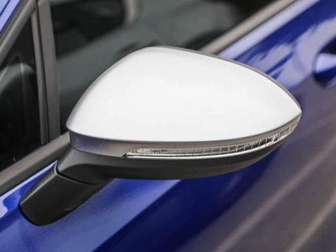 Used 2023 Volkswagen Golf R image 17