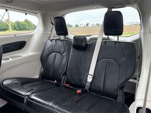 Used 2020 Chrysler Pacifica Limited w/ Advanced Safetytec Group image 31