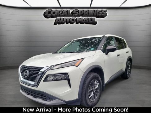 Used 2023 Nissan Rogue S FWD image 2