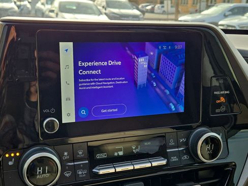 Used 2023 Toyota Highlander XLE image 19