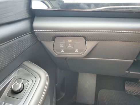 New 2026 Volkswagen Atlas Cross Sport SE FWD image 22