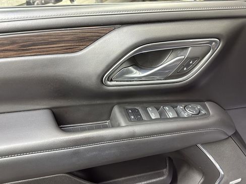 Used 2023 Chevrolet Suburban Z71 w/ Luxury Package image 12