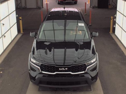 Used 2023 Kia Sorento LX FWD image 3