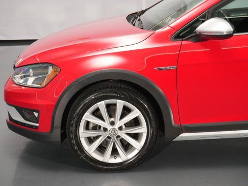 Used 2017 Volkswagen Golf Alltrack SE AWD/4WD image 3