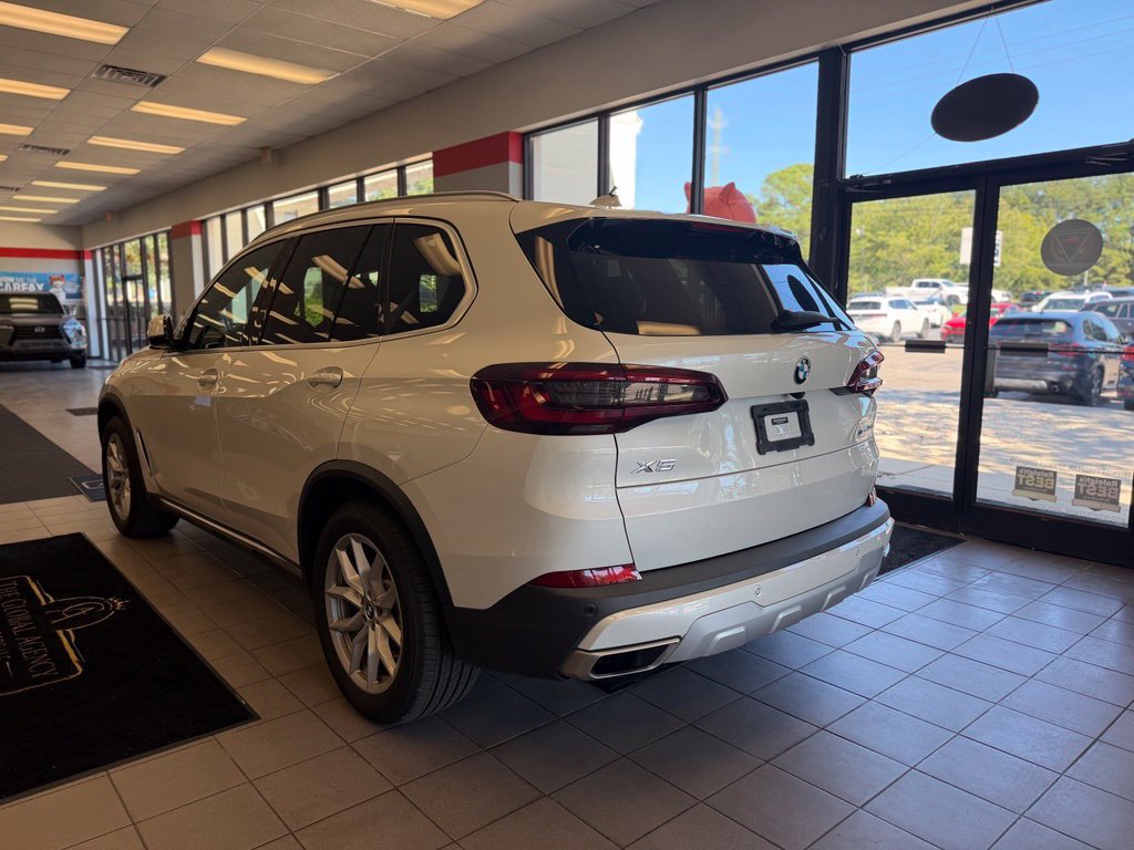 Used 2021 BMW X5 xDrive40i w/ Premium Package AWD/4WD image 4