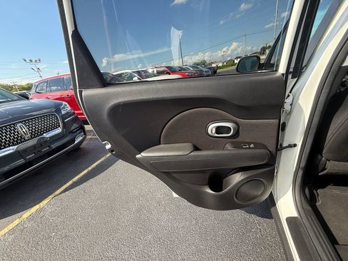 Used 2019 Kia Soul + FWD image 18