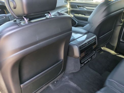 Used 2022 Jeep Wagoneer Series II AWD/4WD image 18