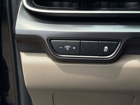 Used 2025 Kia Carnival FWD image 31