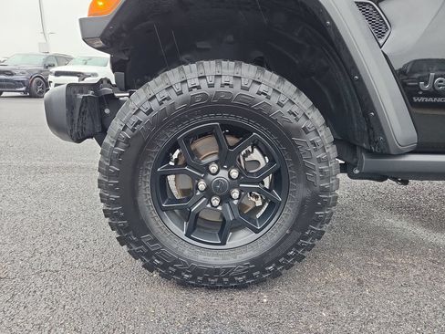Used 2025 Jeep Wrangler Unlimited Sport AWD/4WD image 9