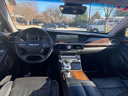 Used 2018 Genesis G90 3.3T Premium image 30