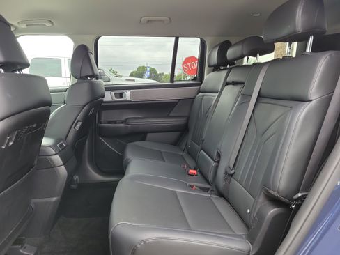 Used 2025 Hyundai Santa Fe SEL AWD/4WD image 16