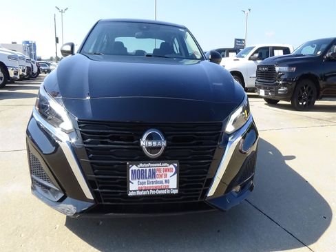 Used 2025 Nissan Altima 2.5 SV FWD image 3