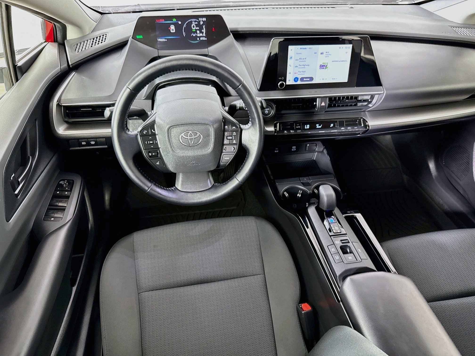 Certified 2025 Toyota Prius LE FWD image 22