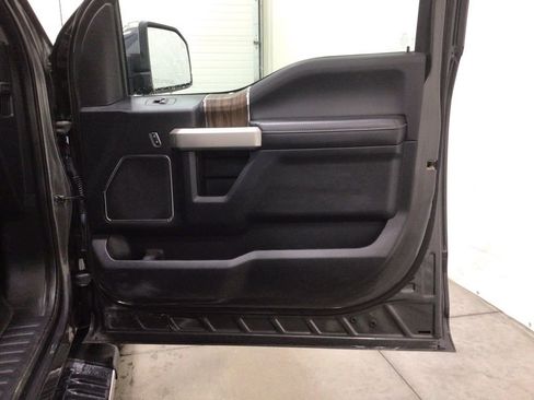 Used 2019 Ford F150 Lariat image 34