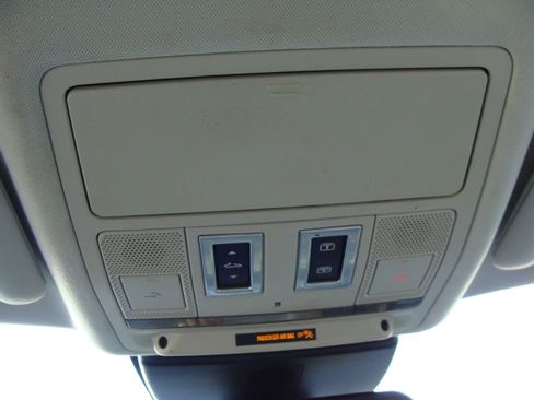 Used 2017 Jaguar XF Prestige image 34