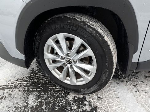 Used 2025 Toyota Corolla Cross LE image 14