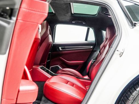 Used 2020 Porsche Panamera GTS image 40