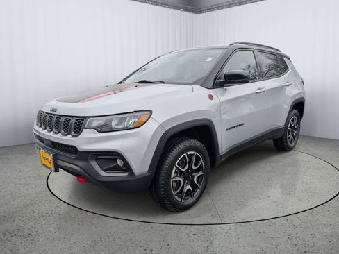 Used 2024 Jeep Compass Trailhawk image 6