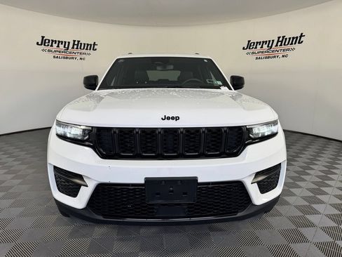 Used 2023 Jeep Grand Cherokee Altitude AWD/4WD image 5
