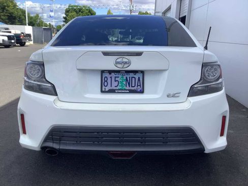 Used 2014 Scion tC FWD image 5