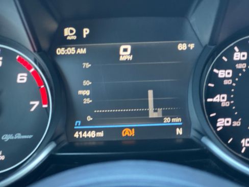 Used 2020 Alfa Romeo Giulia image 12