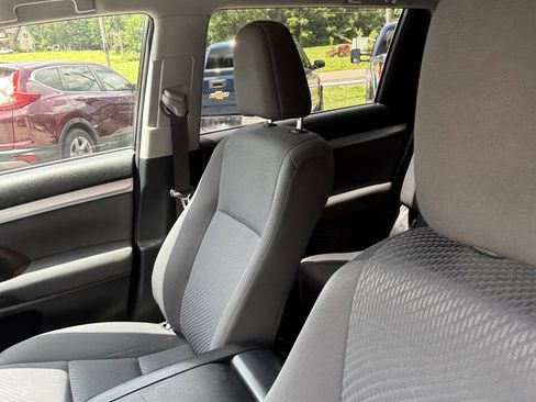 Used 2015 Toyota Highlander LE FWD image 21