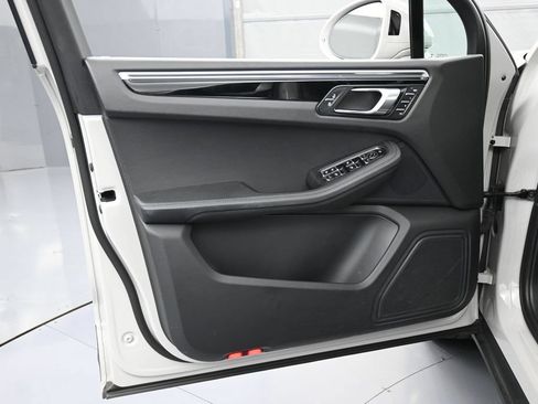 Certified 2023 Porsche Macan Turbo AWD/4WD image 15
