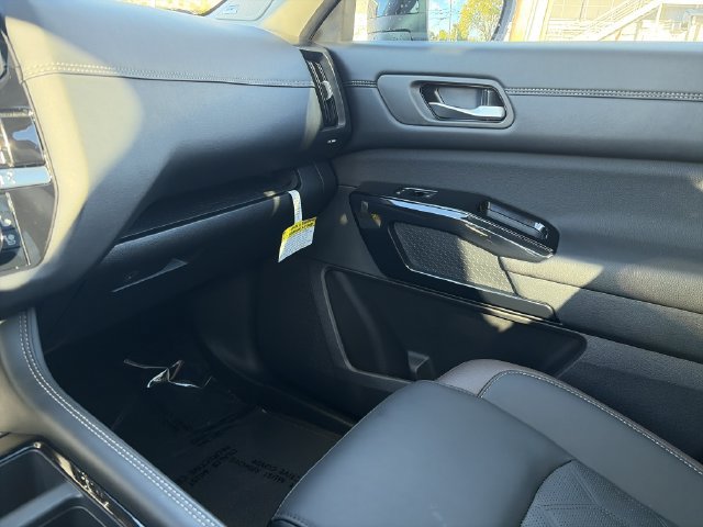 Used 2026 Nissan Pathfinder Platinum w/ Cargo Package AWD/4WD image 34