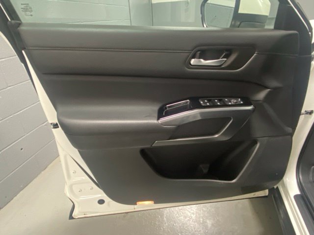 Used 2022 Nissan Pathfinder SL w/ SL Premium Package AWD/4WD image 7