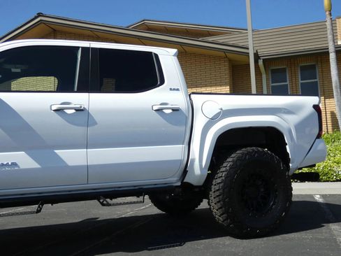 Used 2025 Toyota Tacoma SR5 image 13
