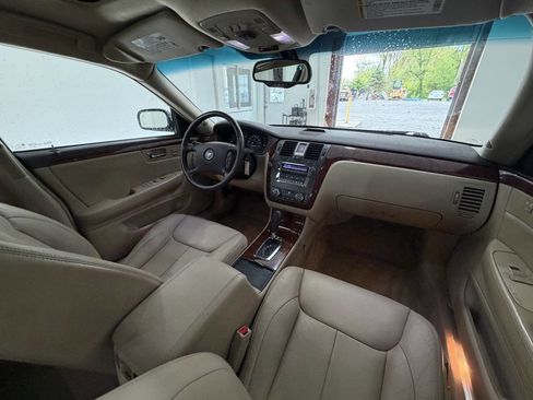 Used 2007 Cadillac DTS Luxury I w/ Trunk Convenience Package FWD image 24