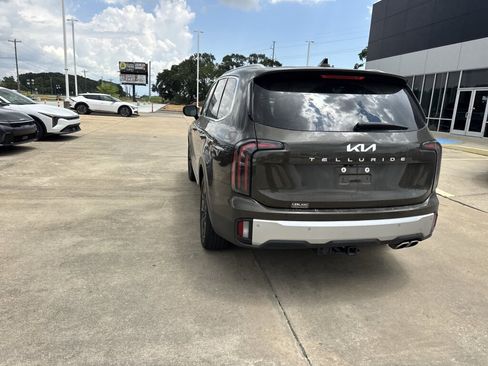 Certified 2024 Kia Telluride SX w/ Towing Package FWD image 17