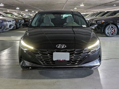 Used 2022 Hyundai Elantra SEL w/ Convenience + Premium Package FWD image 2